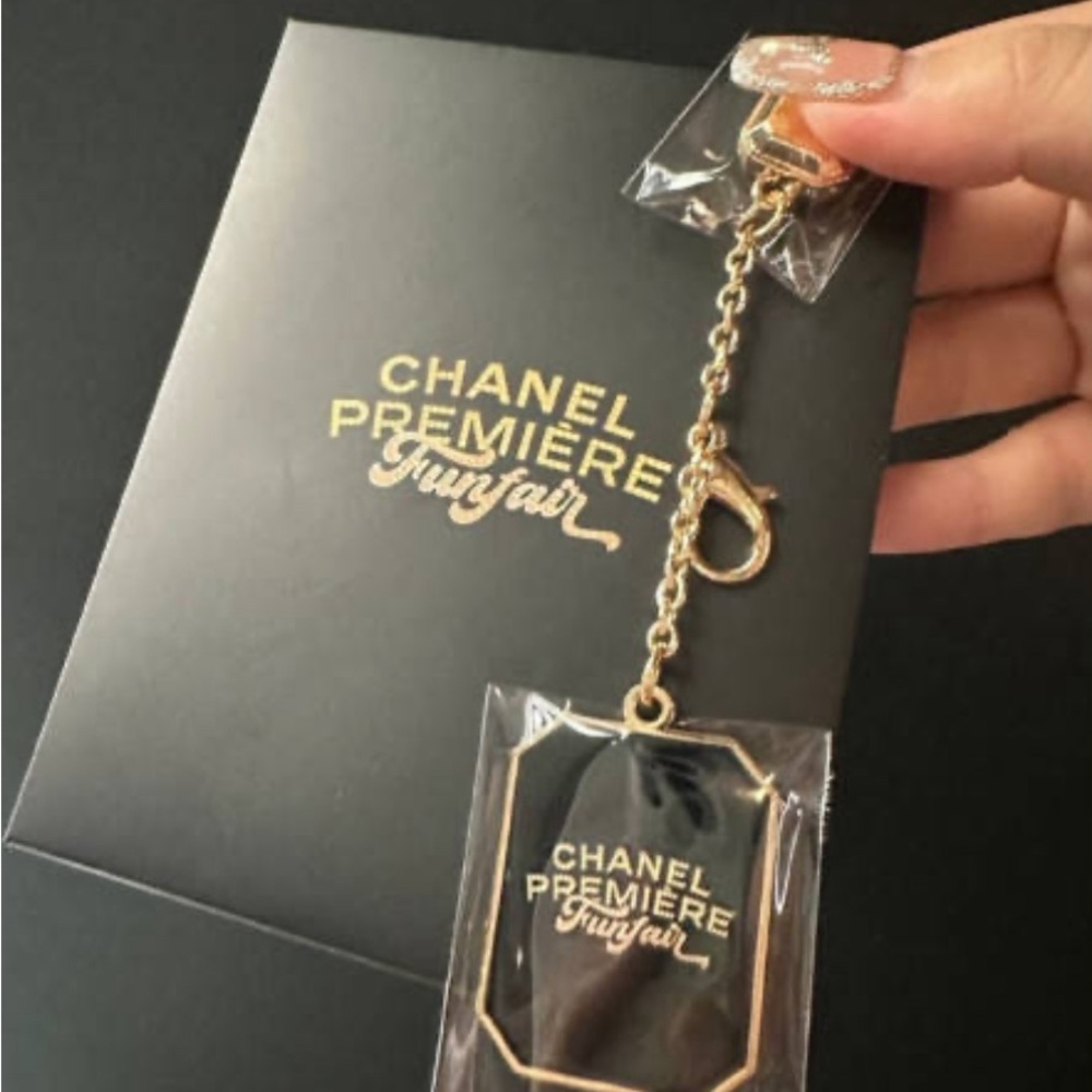 ❤️NEW!! CHANEL Premiere Fun Fair Bag Charm/ Key Chain